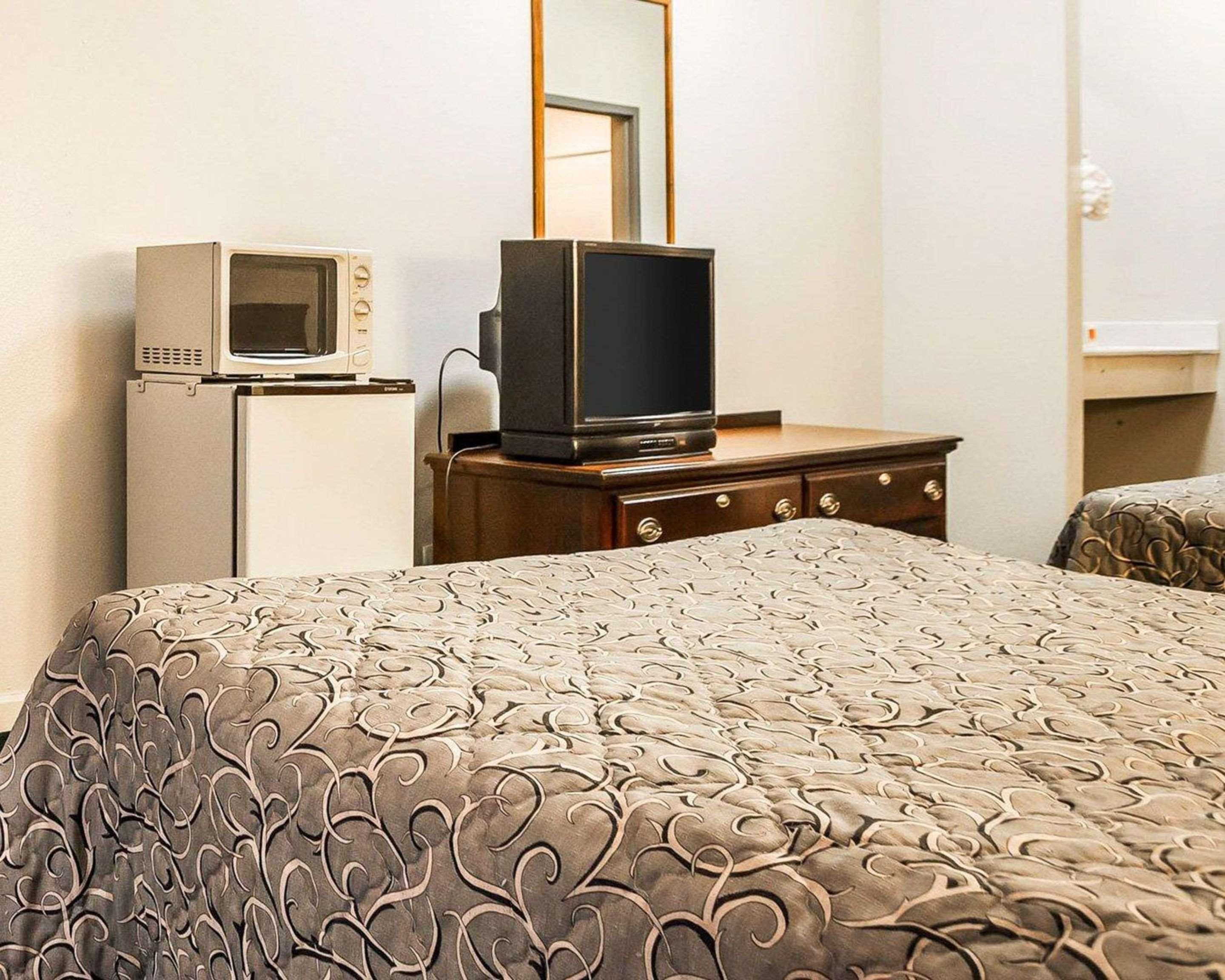 Econo Lodge Inn & Suites Granite City Eksteriør bilde