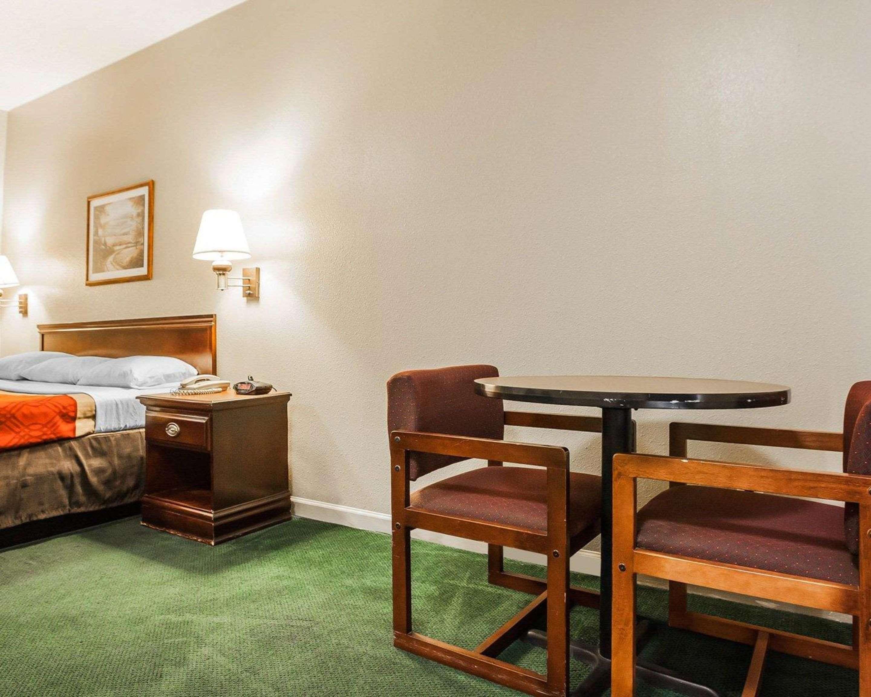 Econo Lodge Inn & Suites Granite City Eksteriør bilde