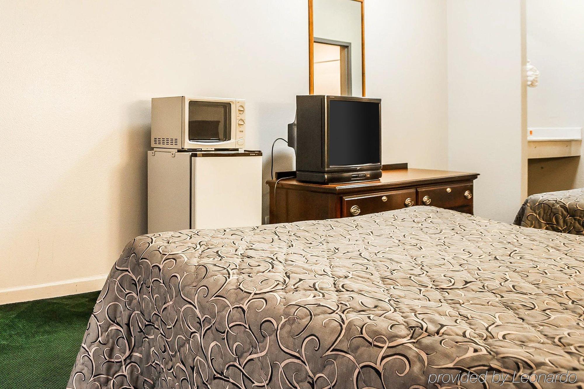 Econo Lodge Inn & Suites Granite City Eksteriør bilde