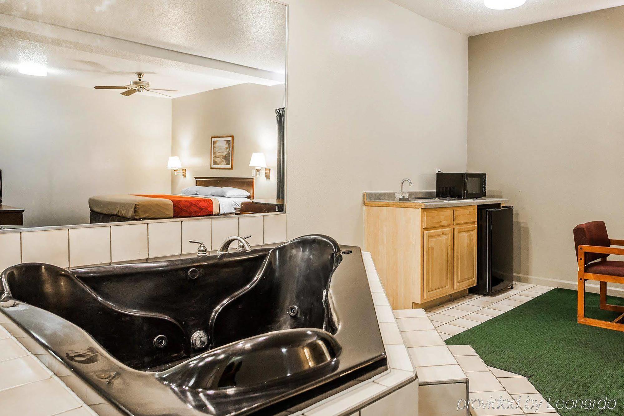 Econo Lodge Inn & Suites Granite City Eksteriør bilde
