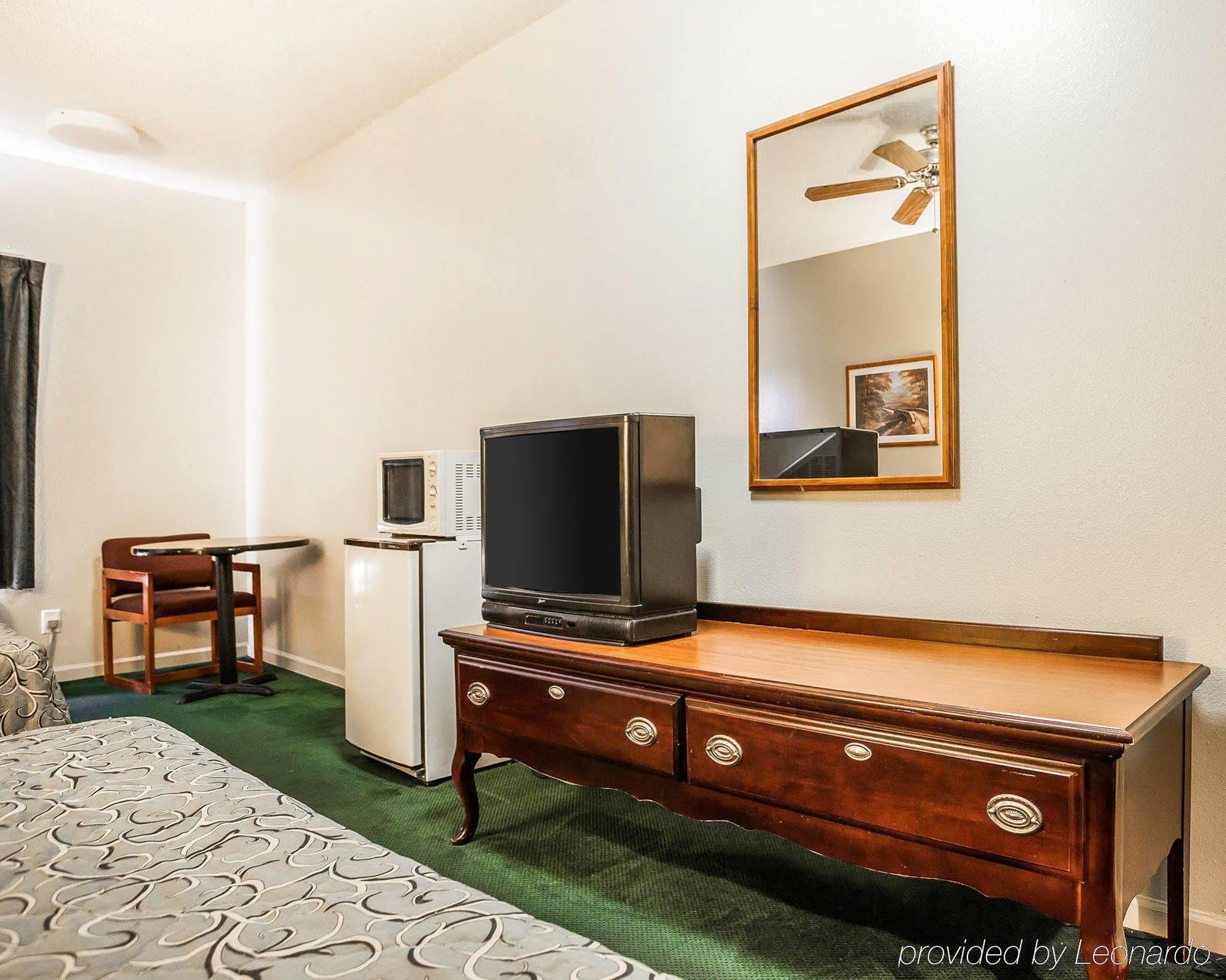 Econo Lodge Inn & Suites Granite City Eksteriør bilde